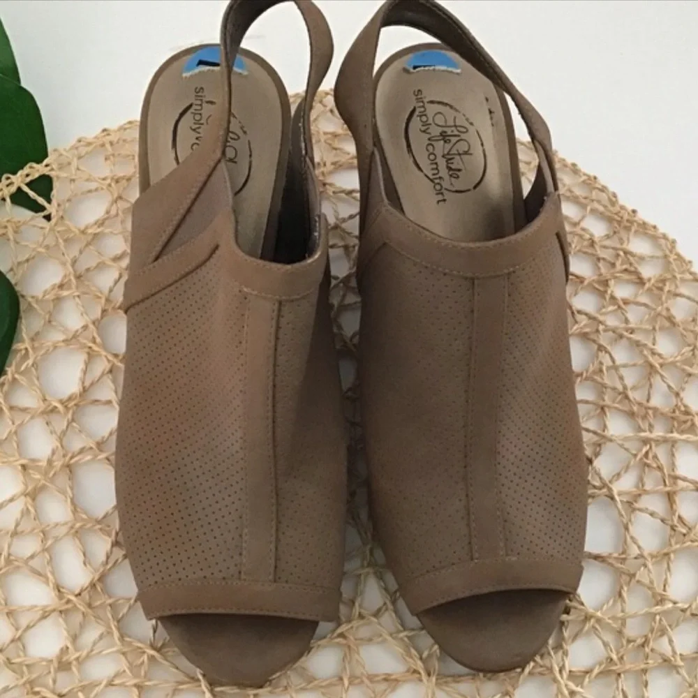 Life Stride Simply Comfort Camilla tan and cork peep toe wedge shoes 7-1/2